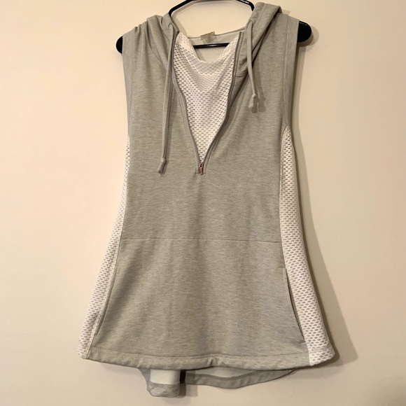 Super Cute Athletic Hoodie Tank☀️NEW☀️ - Picture 4 of 15